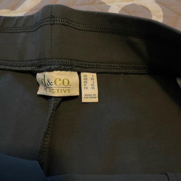 Denim & Co Active Gray Cropped Pants Size Large - Picture 2 of 3